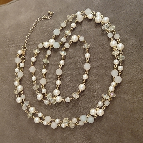 Faux Pearl Irridescent Opaque Pink Beaded Chain Necklace - Picture 2 of 8